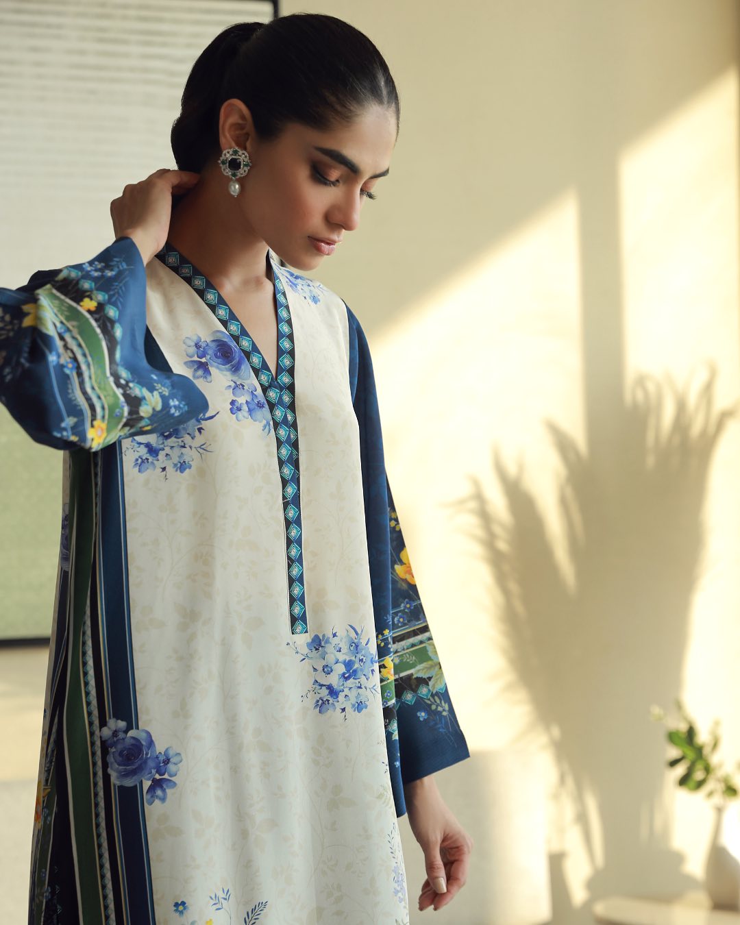 Side profile of aqua paisley co-ord set with flared sleeves – women’s ethnic wear