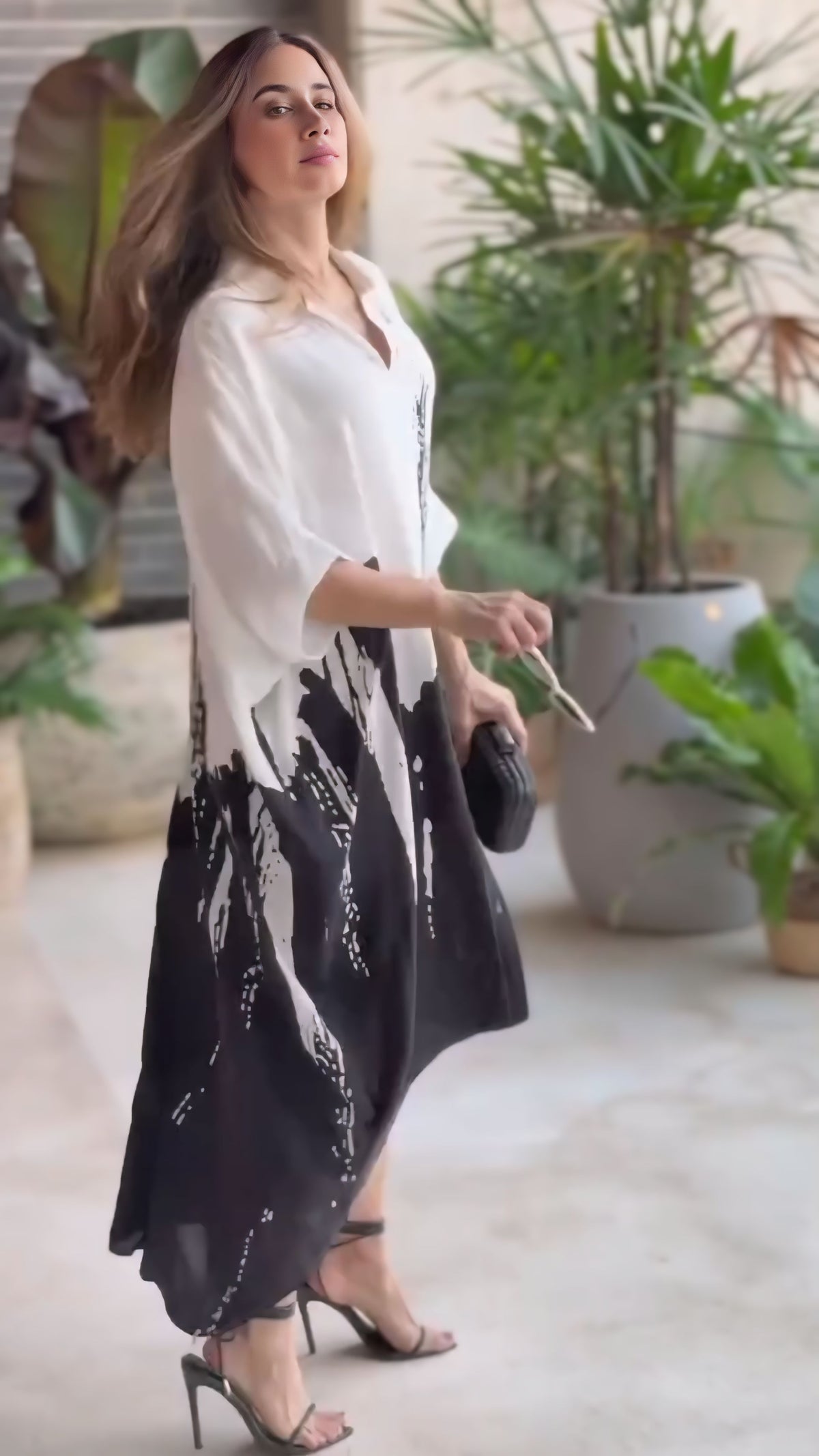 black and white kaftan dress, abstract print dress for women, Korean BSY dress, kaftan style dress, free size dress for women, black and white maxi dress, relaxed fit dress, printed kaftan for women, stylish western dress, resort wear for women, vacation dress for women, elegant casual dress, plus size kaftan style, women’s dresses online India, PoshBella dresses